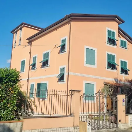 Feriehus Paola - Charme - Sarzana